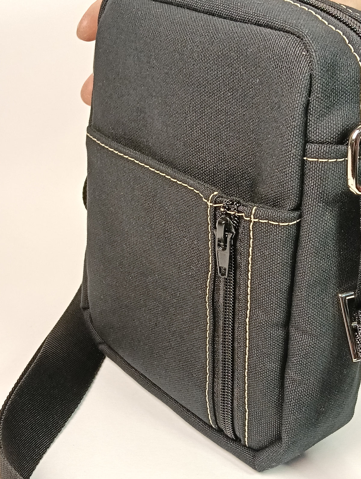 BORSELLO - Versione piccola - Tracolla Nero in Canvas con Impunture Beige - Borsello Artigianale
