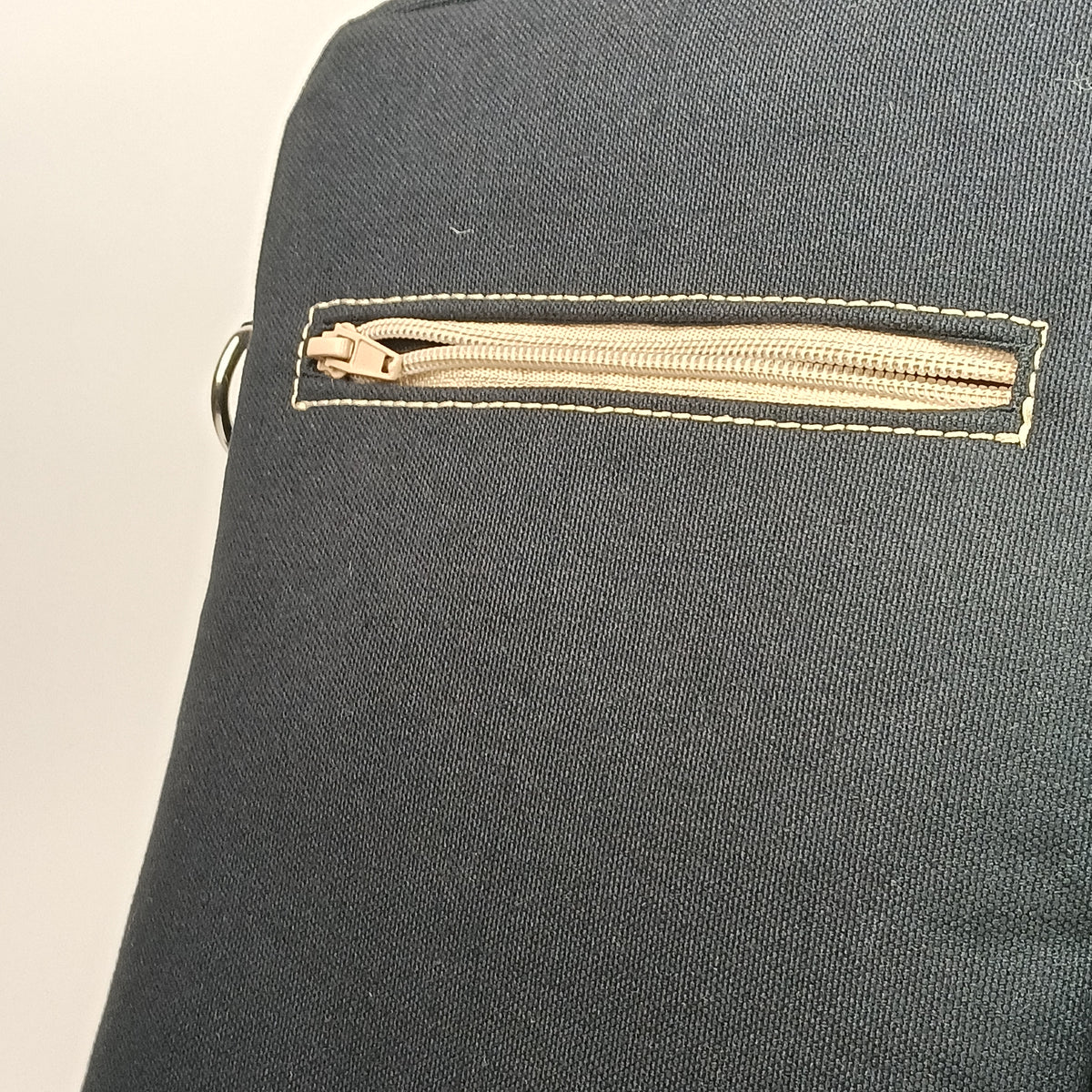 BORSELLO - Uomo in Canvas Nero - Borsa a Tracolla Multitasche con Dettagli Beige - Prodotto artigianale