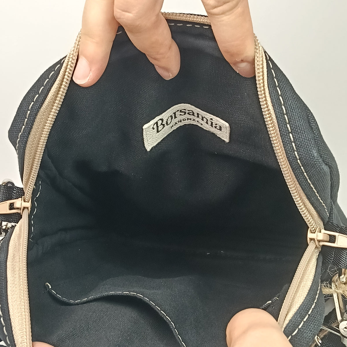 BORSELLO - Uomo in Canvas Nero - Borsa a Tracolla Multitasche con Dettagli Beige - Prodotto artigianale