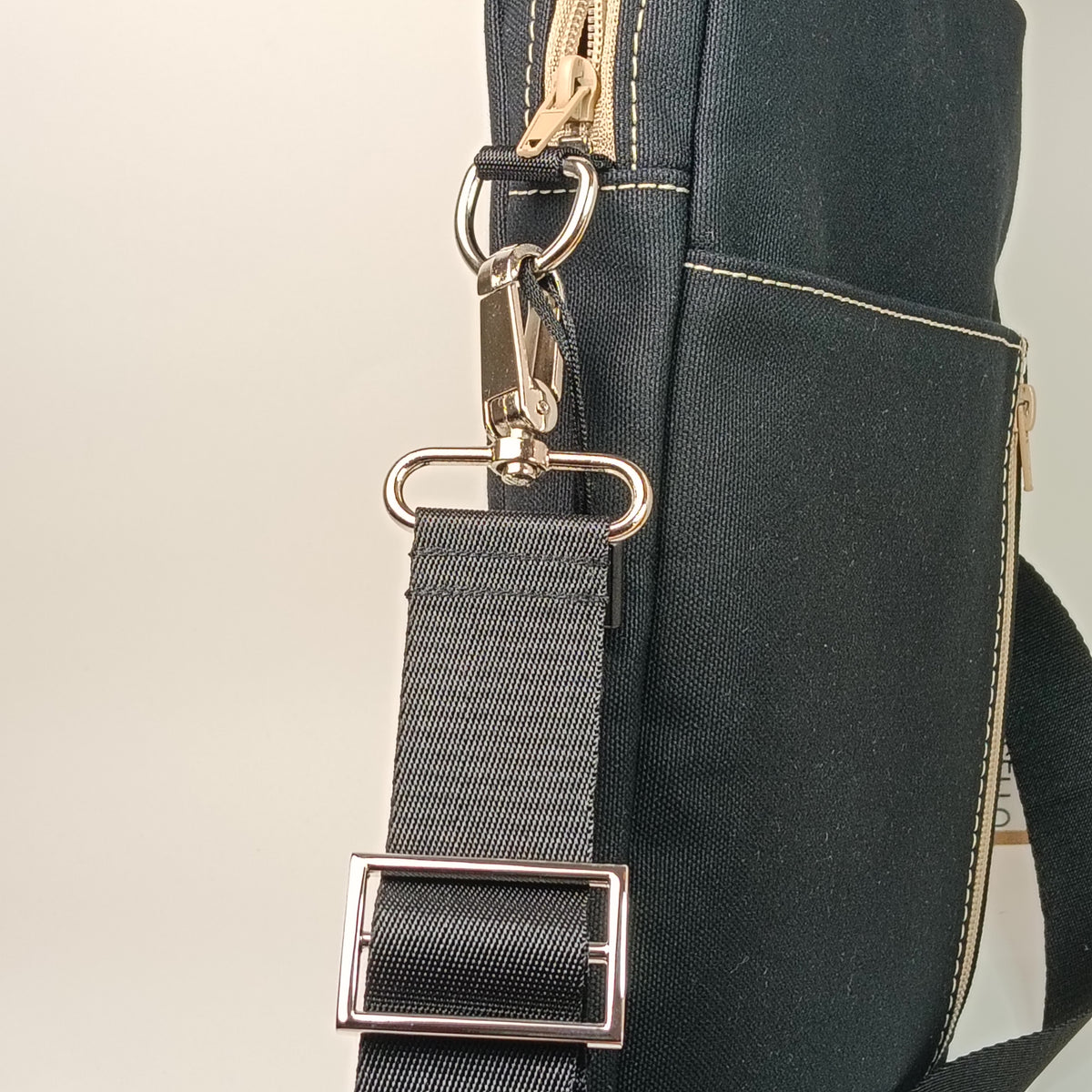 BORSELLO - Uomo in Canvas Nero - Borsa a Tracolla Multitasche con Dettagli Beige - Prodotto artigianale