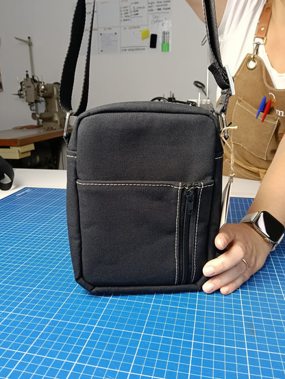 BORSELLO - Versione piccola - Tracolla Nero in Canvas con Impunture Beige - Borsello Artigianale