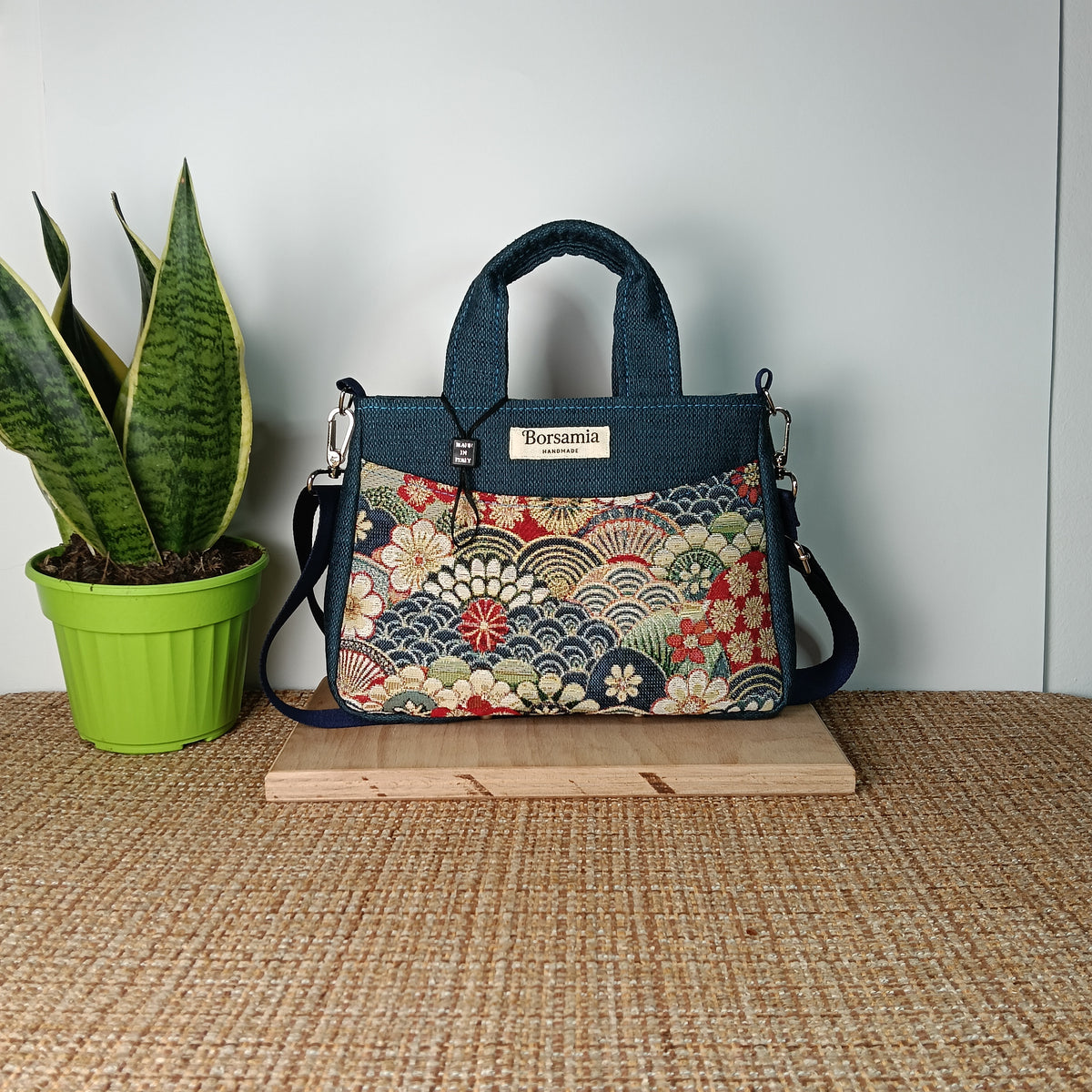 ESTER - Borsa strutturata fatta a mano in tessuto jacquard onde giapponesi- Prodotto artigianale