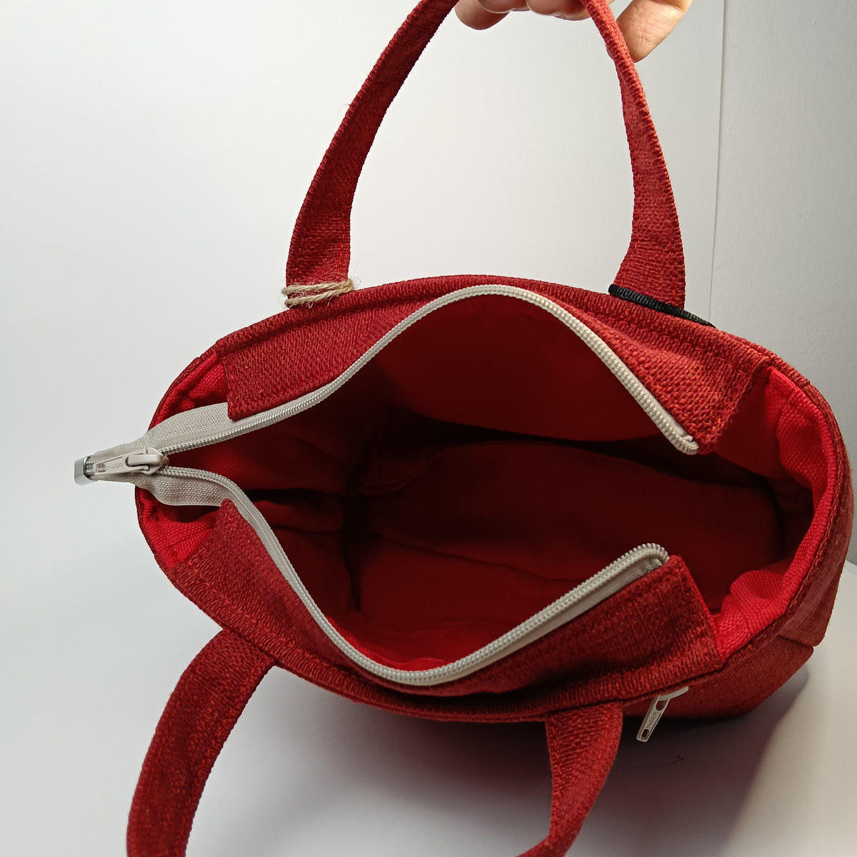 IRIS - Borsa tote bag fatta a mano con tessuto jacquard colore rosso - Prodotto artigianale