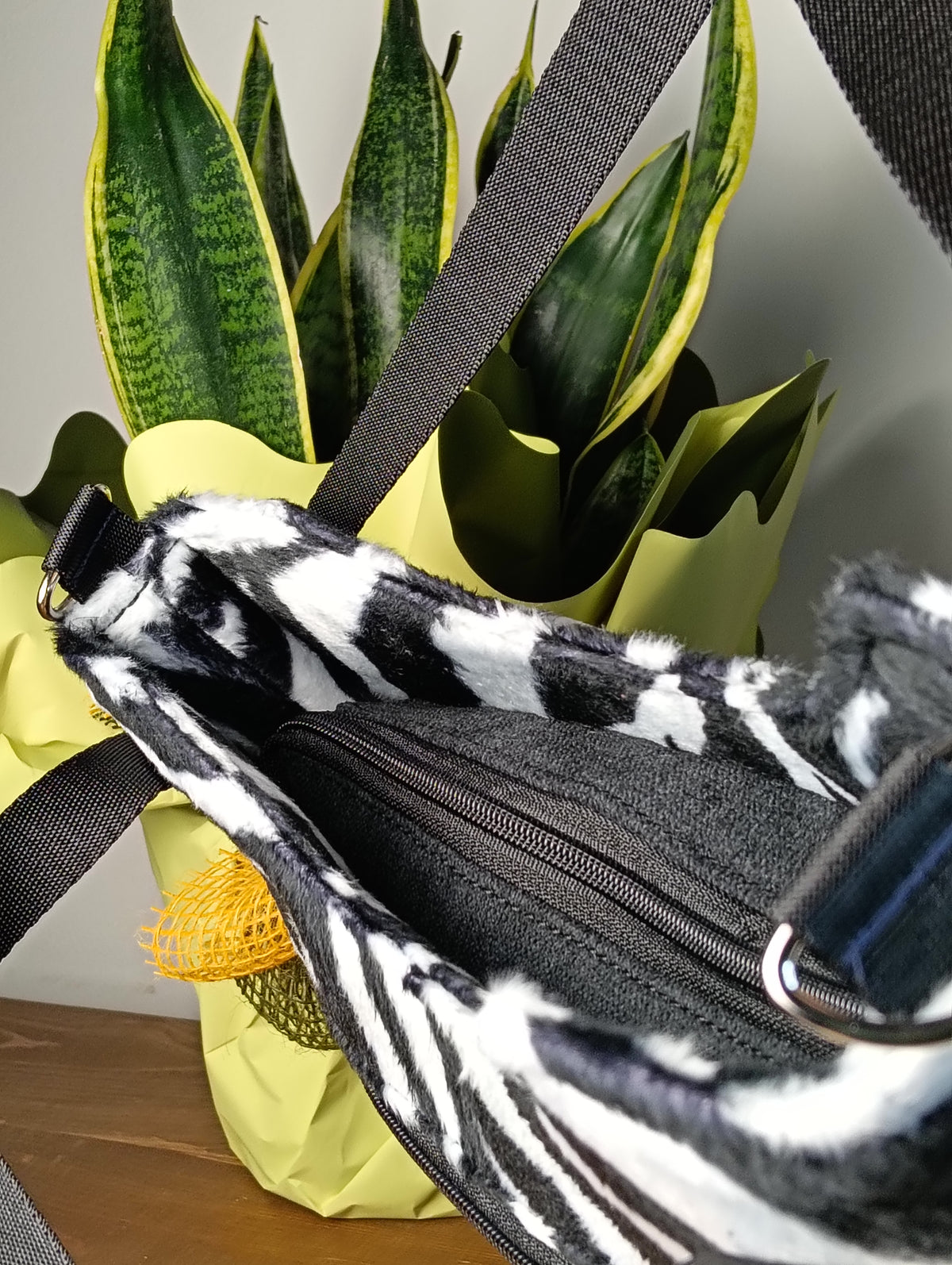 ELEONORA - Borsa a mano con tracolla fatta a mano con pelliccia sintetica - Prodotto artigianale