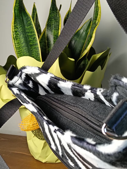 ELEONORA - Borsa a mano con tracolla fatta a mano con pelliccia sintetica - Prodotto artigianale