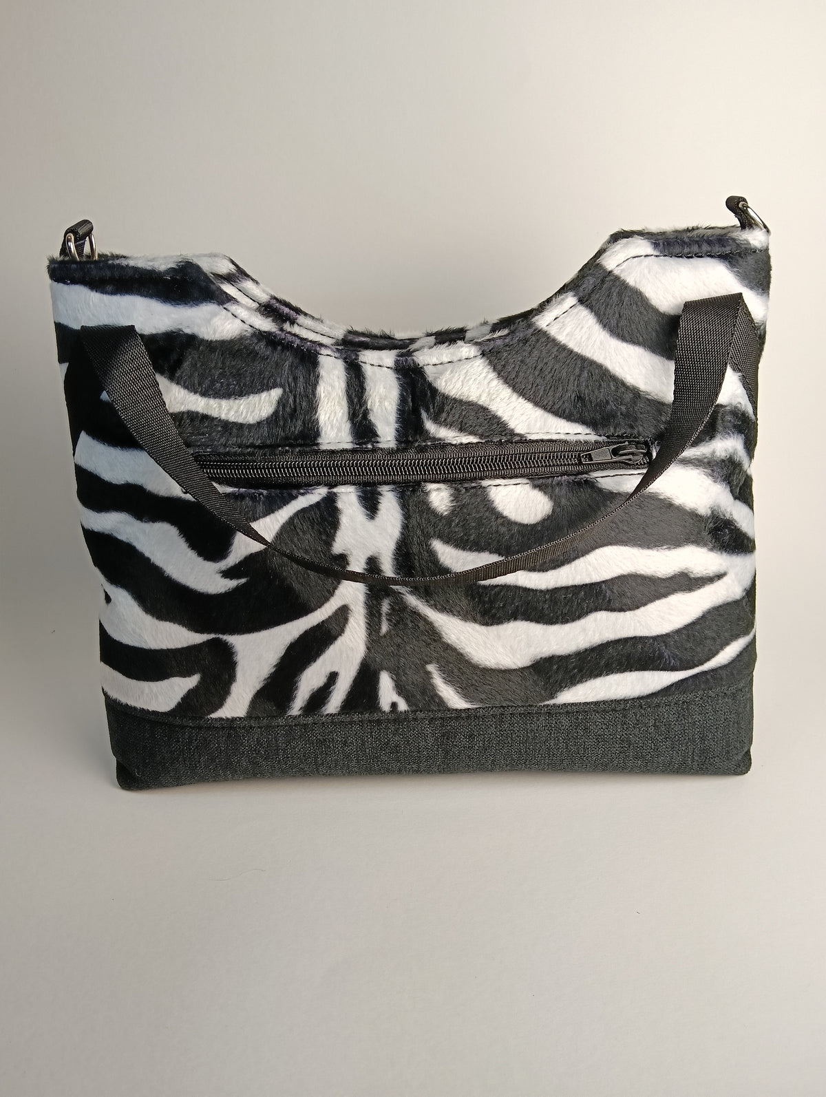ELEONORA - Borsa a mano con tracolla fatta a mano con pelliccia sintetica - Prodotto artigianale
