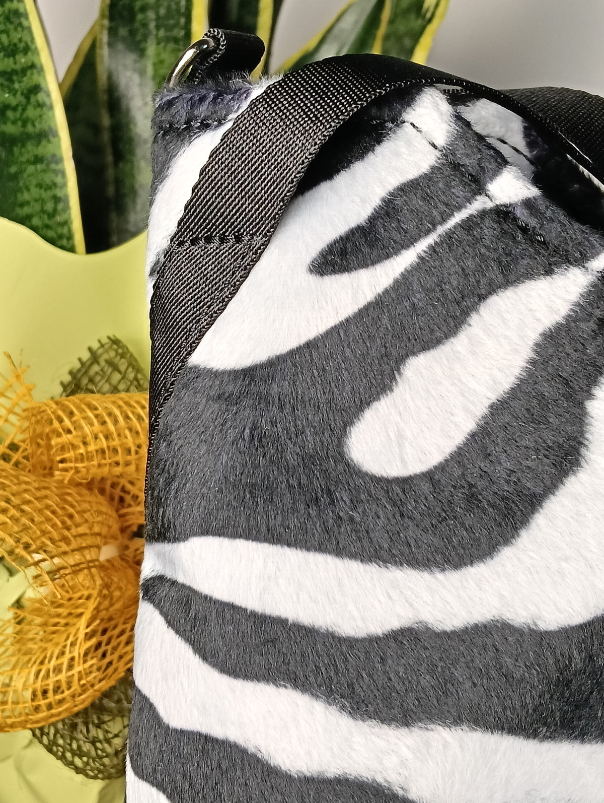 ELEONORA - Borsa a mano con tracolla fatta a mano con pelliccia sintetica - Prodotto artigianale