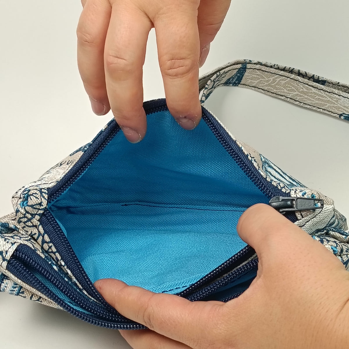 CAMILLA - Borsa a Tracolla e Pochette da Polso Stampa Marina - Prodotto artigianale
