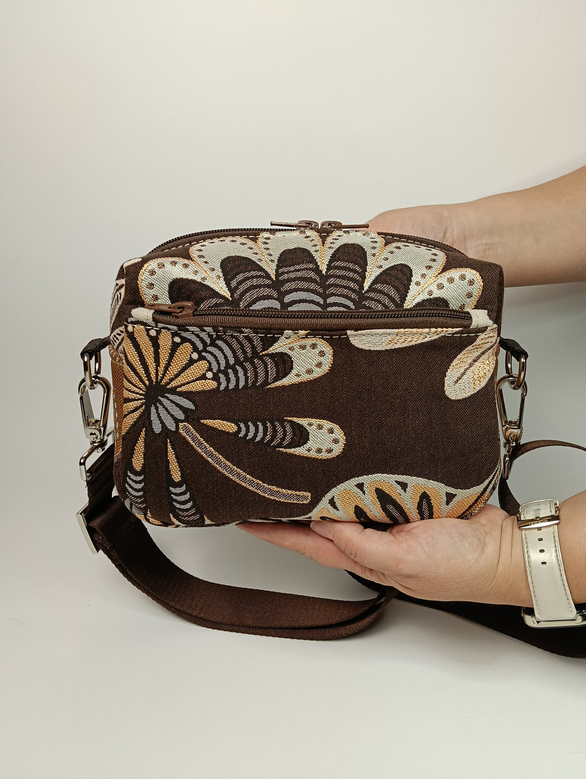 CELESTE - Borsa a Tracolla Marrone in Jacquard Gobelin Motivo Foglie - Prodotto artigianale
