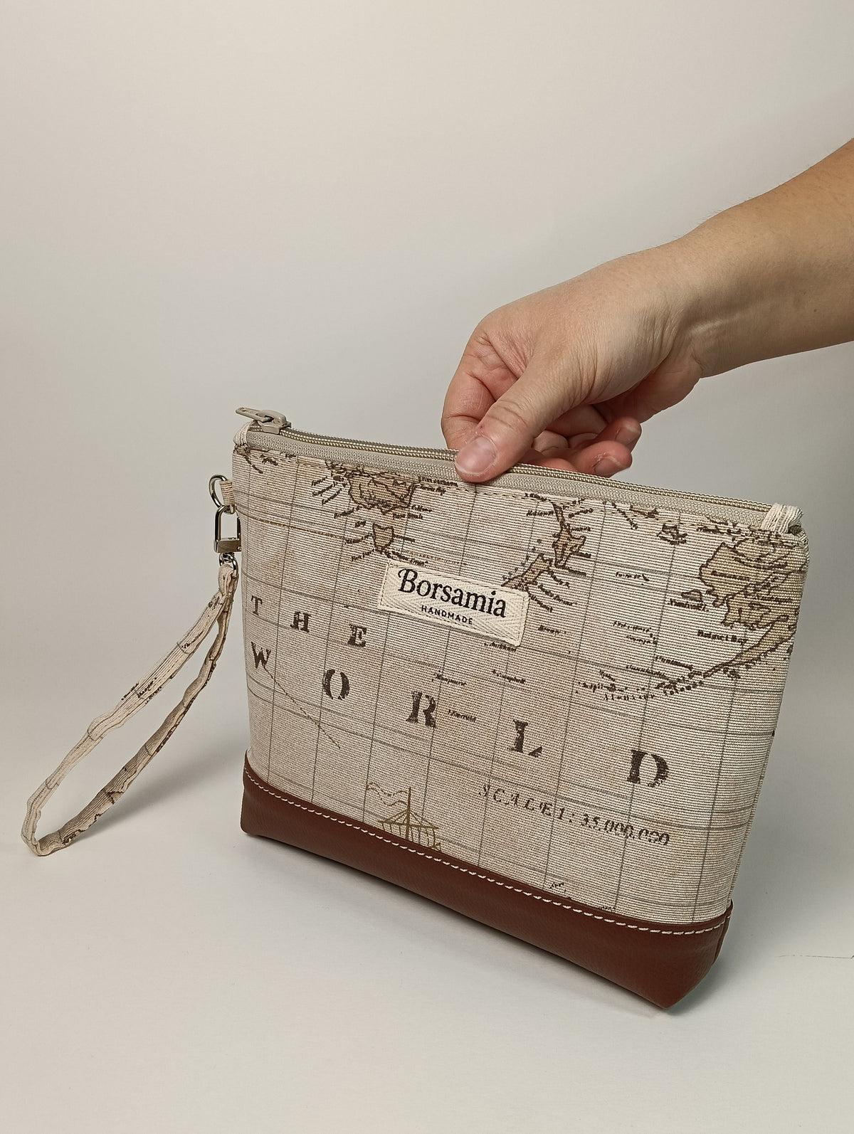 ELENA - Pochette da Polso Mappa Vintage e Pelle Sintetica Marrone - Prodotto artigianale