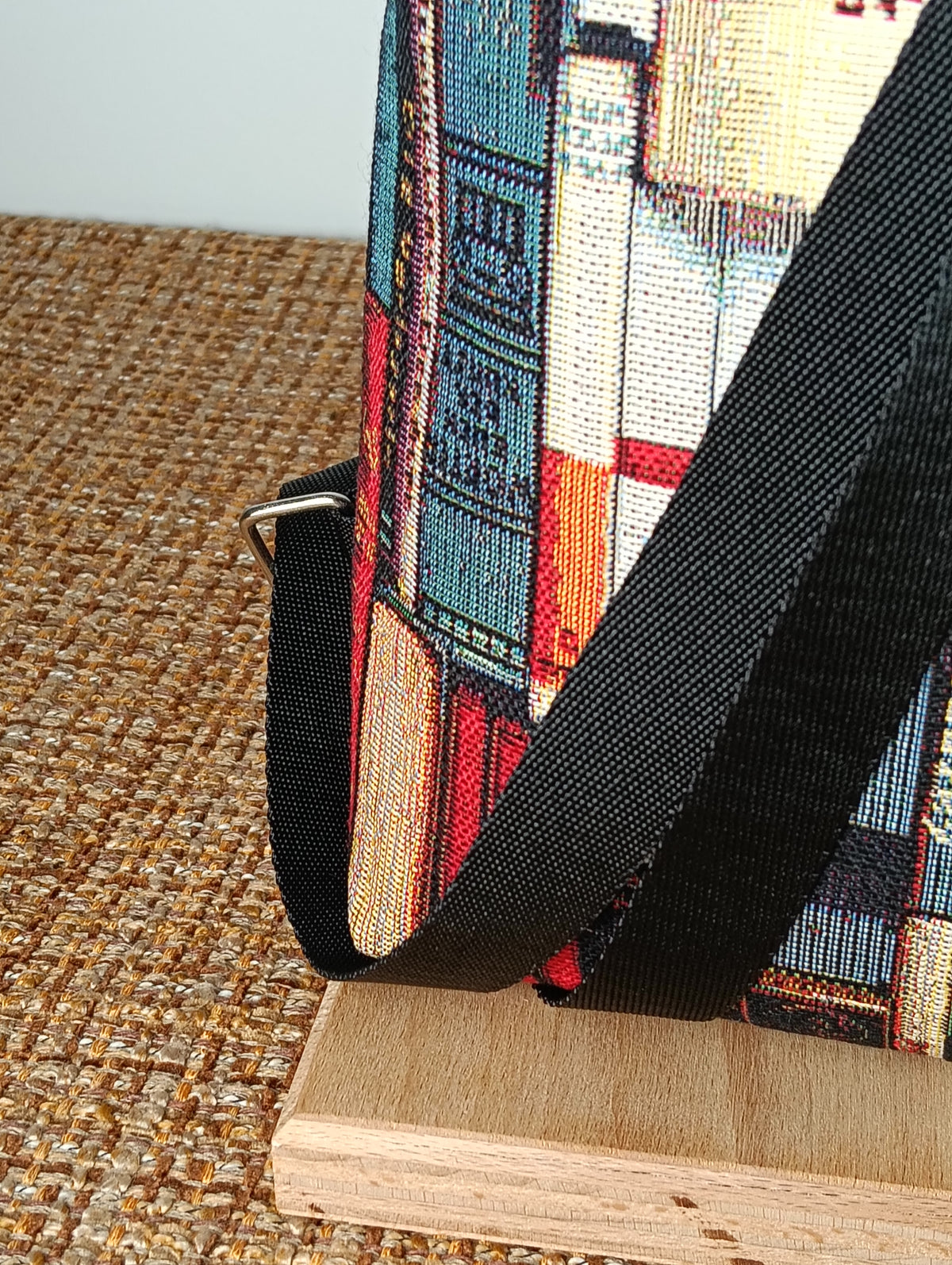EMMA - Zaino fatto a mano da donna tessuto jacquard motivo libri- Prodotto artigianale