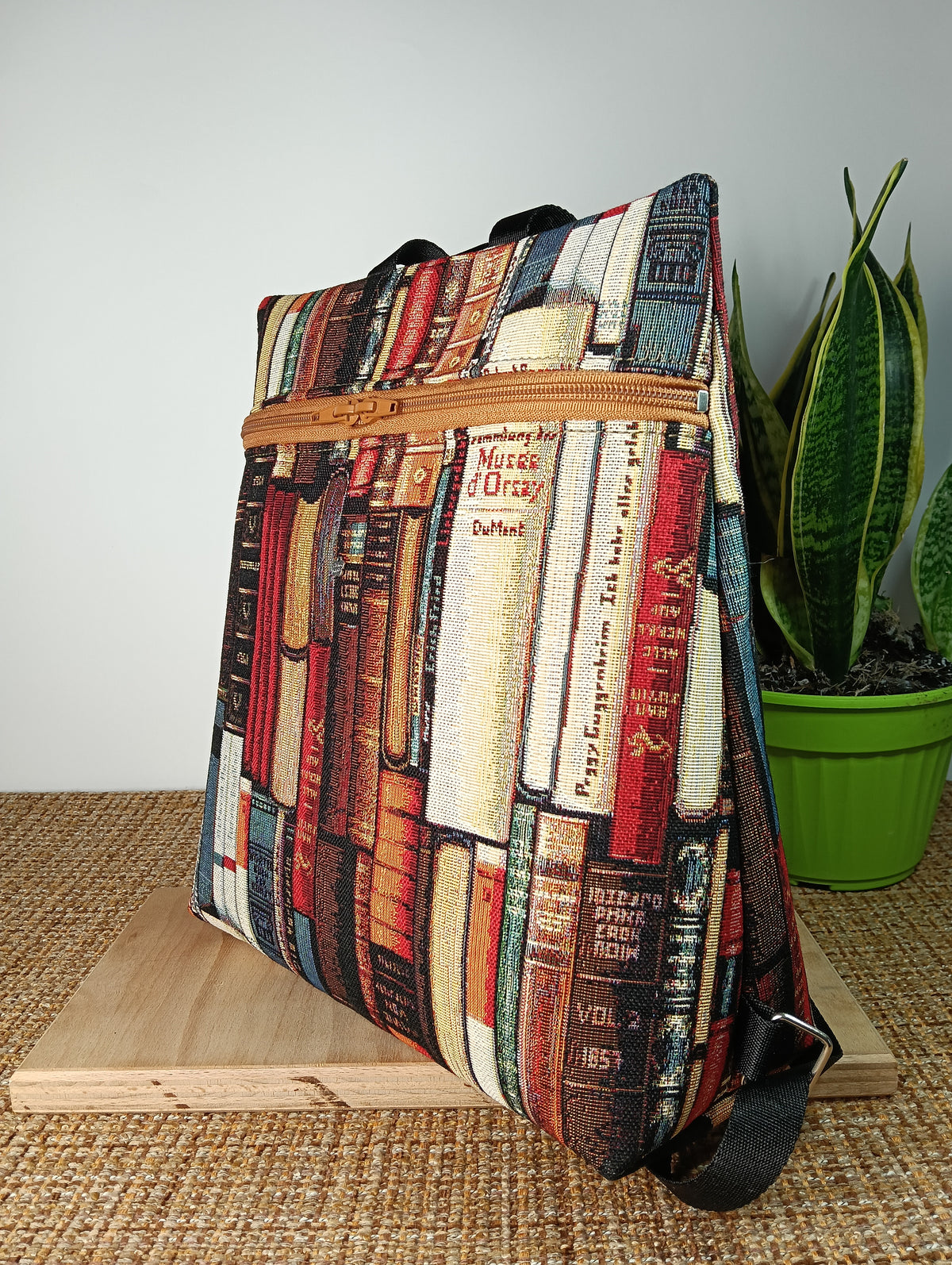 EMMA - Zaino fatto a mano da donna tessuto jacquard motivo libri- Prodotto artigianale