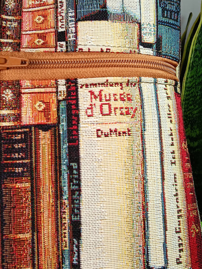 EMMA - Zaino fatto a mano da donna tessuto jacquard motivo libri- Prodotto artigianale