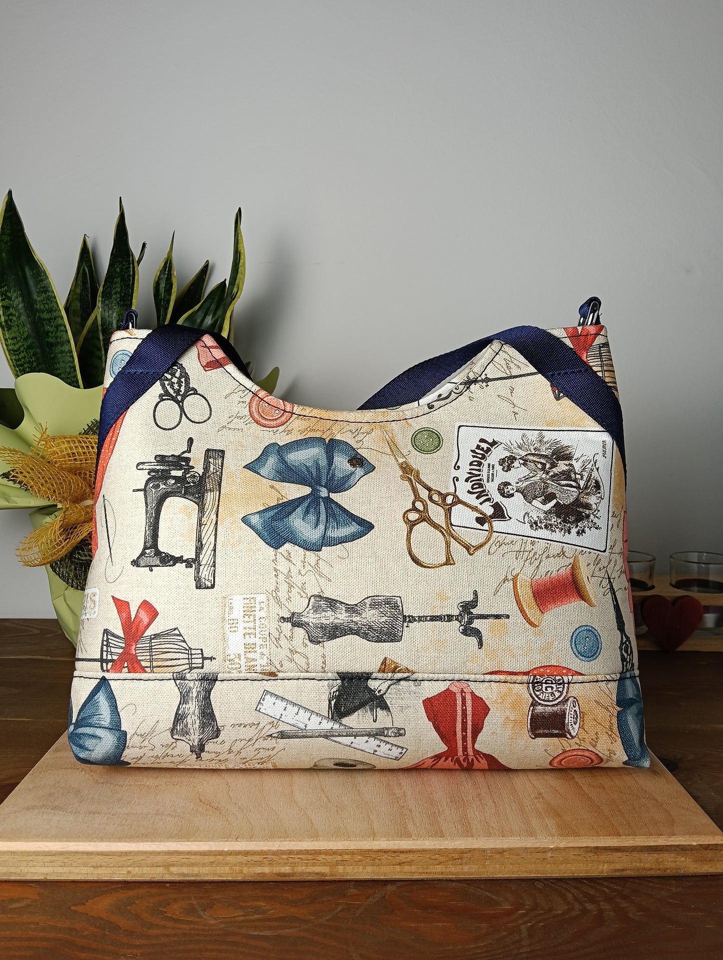 ELEONORA - Handtasche mit Schulterriemen, handgefertigt - Handwerksprodukt